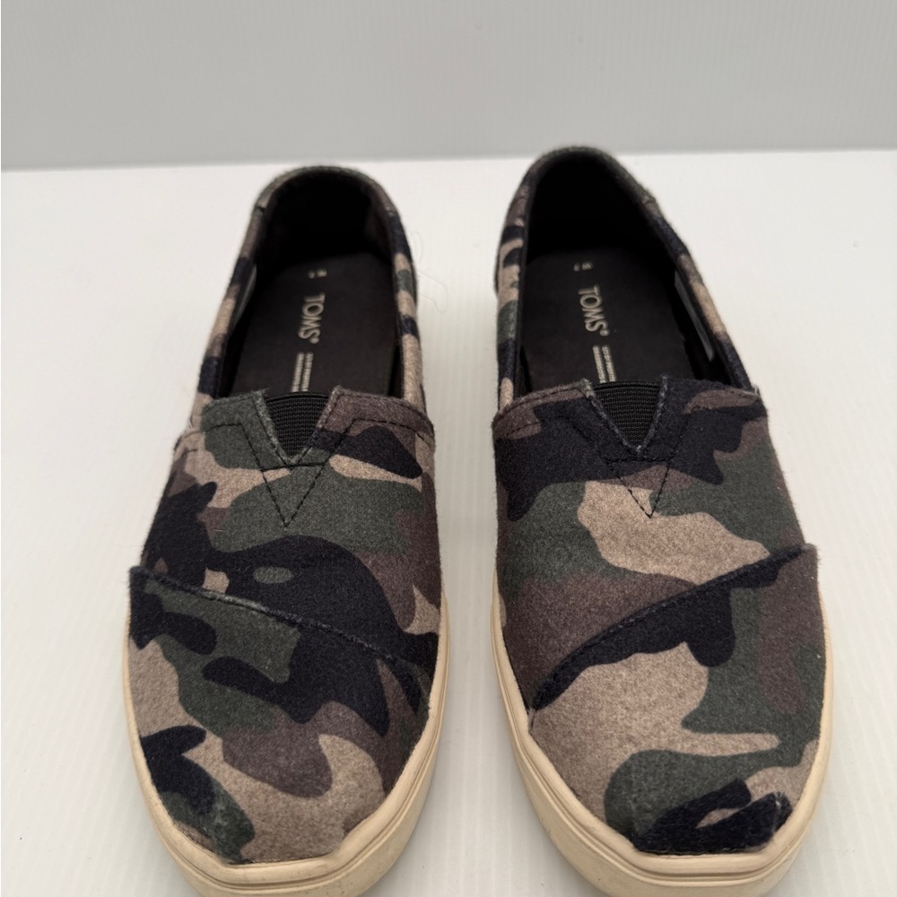 TOMS Women's Green and Black Camouflage Loafers